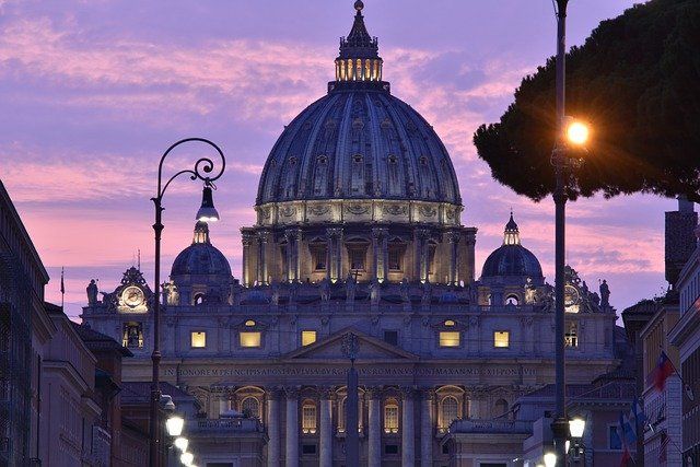 Basilica San Pietro, Citt del Vaticano, di waktu senja (Sumber: the friar)