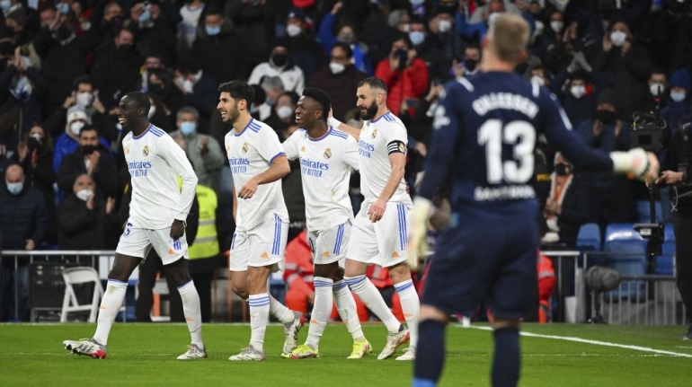 Raut bahagia pemain Real Madrid setelah mencetak gol ke gawang Deportivo Alaves. (via tekdeeps.com)