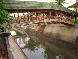 jembatan bambu di area parkir Lojiwetan | dokumentasi pribadi