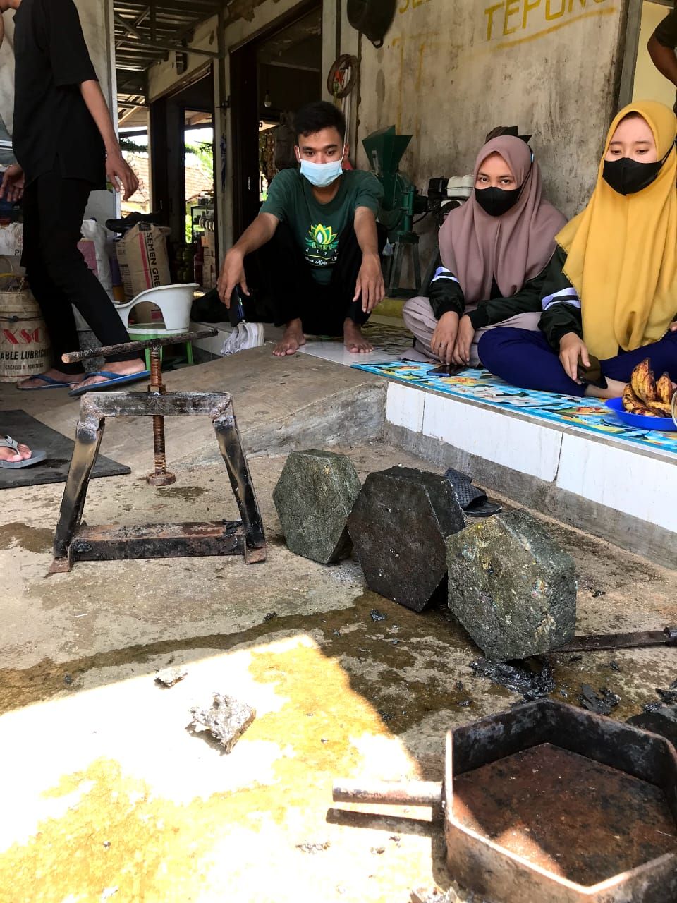 Pembuatan Paving Block Dari Limbah Plastik - Kompasiana.com