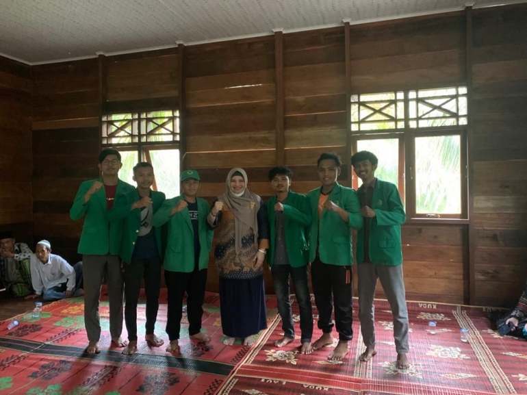 Bersama Anggota DPRA saat reses di Desa Baling Karang