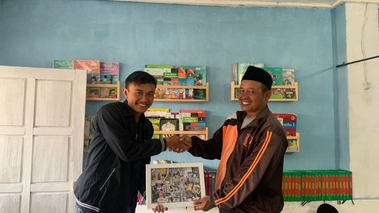 Dok. Pribadi Rumah baca diresmikan oleh Kepala Dusun Sidorejo, bapak Saidin