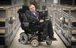 https://www.jawapos.com/kesehatan/health-issues/15/03/2018/gerogoti-fungsi-otot-stephen-hawking-apa-gejala-penyakit-als/