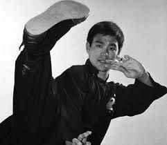Bruce Lee (sumber foto: portaljogja.pikiran-rakyat.com)