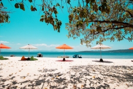 Pantai Lihaga (sumber: blog.tiket.com)