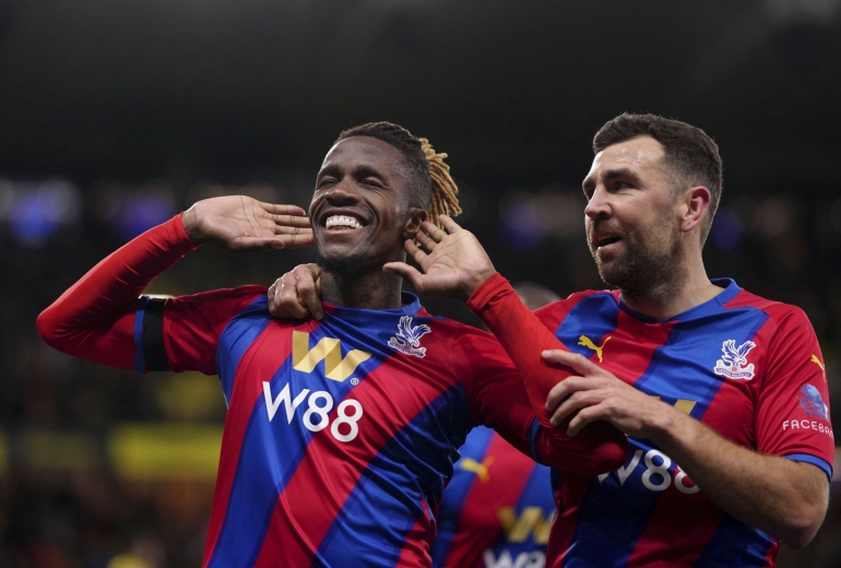 Pemain Crystal Palace merayakan gol ke gawang Watford. (via realmadrid-futbol.com)
