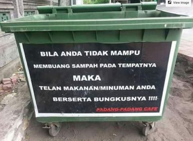 Pengumuman unik di bak sampah (foto via brilio.net)