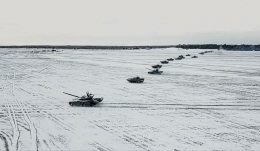 Barisan Tank Russia di perbatasan Ukraina. Foto :  timesofisrael.com