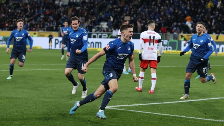 Selebrasi pemain Hoffenheim setelah mencetak gol ke gawang Stuttgart. (via espn.ph)