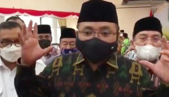  Sumber:  https://www.arasynews.com/datang-ke-pekanbaru-ditanya-tentang-pengeras-suara-di-masjid-menag-yaqut-con