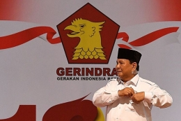  Prabowo Subianto meninggalkan panggung seusai menyampaikan pengarahan dalam peringatan HUT ke-12 Partai Gerindra. (ANATRA FOTO/SIGID KURNIAWAN via kompas.com)