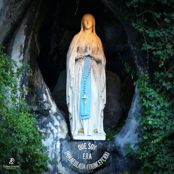 Patung Bunda Maria di Gua Massabielle-Lourdes. Sumber: dokumentasi pribadi