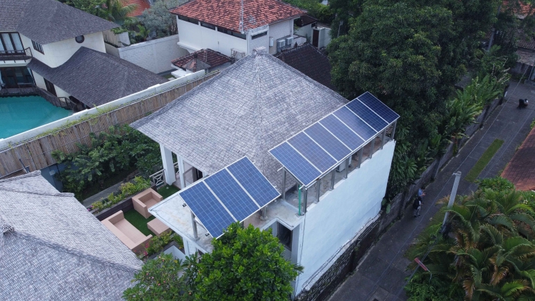 Rumah di Bali yang sudah dipasang PLTS Atap. Dok: Utomo SolaRUV