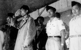 Syafrudin Prawiranegara, Jenderal Soedirman, Letnan Kolonel Soeharto. (foto: Iphos)
