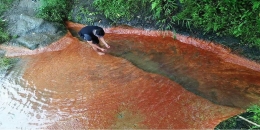 Kolam Soda Merah (sumber : correcto.id)