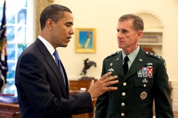 Presiden Barack Obama dan Jenderal Stanley McChrystal | Sumber Gambar: catalog.archives.gov