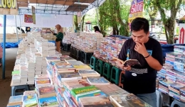 Kegiatan Bazar Buku | Sumber Situs Info Publik