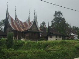 Image: Banyak Rumah Gadang bersejarah yang masih terdapat di Desa Parahyangan (Phoro by Merza Gamal)