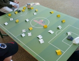 Permainan sepak bola dari papan dan kertas, Sumber gambar: Brilio.net