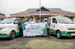 Bantuan dua ambulans untuk desa di Bahodopi. Sumber foto: iglobalnews.co.id