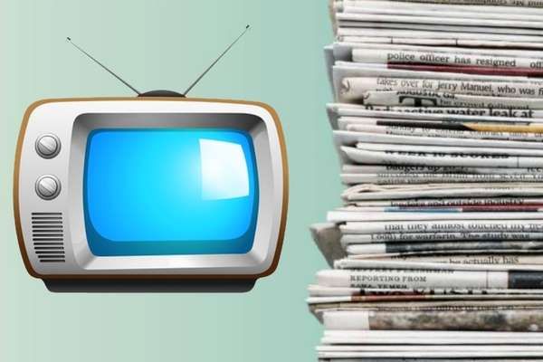 Koran dan televisi menjadi contoh media lama. Sumber: Cilacapklik.com