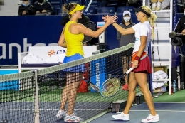 Momen tos tangan Svitolina dan Potapova di turnamen Monterrey/ foto:dailymail.co.uk