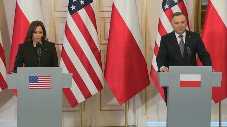 Wapres AS Kamala Harris dan Presiden Polandia Andrzej Duda. Foto : CBS News.