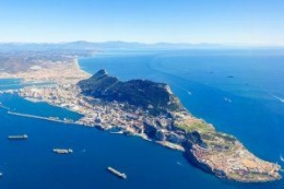 Gambar 1. Potret Gibraltar dari Atas (Sumber: Financefeeds.com)