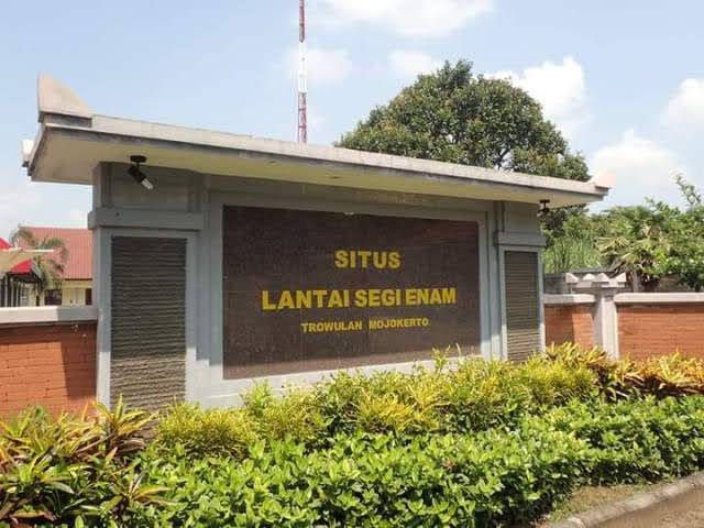 Image: Situs Lantai Segi Enam (Photo by Merza Gamal)