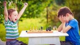 https://www.google.com/imgres?imgurl=https://1.bp.blogspot.com/-caPYoUHBYBA/XdoDe0KLqYI/AAAAAAAACqA/bNJuJoPOxDElNzYHCPQdRlhoY4-mWpmKgCLcBGAsYHQ/s1600/kids+playing+chess.jpg&imgrefurl=https://www.jogjanet.id/2019/11/manfaat-bermain-catur-orang-pintar.html&tbnid=Wu-fqBUnraZ8xM&vet=12ahUKEwjM-rDI1MP2AhVDi9gFHRi5B_4QMygRegUIARDUAQ..i&docid=pTjIrJjk884HvM&w=754&h=403&q=dua anak catur&client=firefox-b-e&ved=2ahUKEwjM-rDI1MP2AhVDi9gFHRi5B_4QMygRegUIARDUAQ