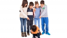 Ilustrasi 3 cara mengajarkan anak agar tidak menindas. Foto via klikdokter.com