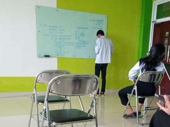  Foto pembelajaran tatap muka di Sekolah Vokasi IPB Sukabumi (Dokpri)