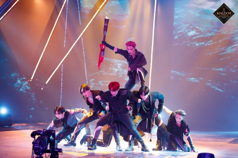 Foto Penampilan ATEEZ pada episode Pertama Kingdom: Legendary War/kpopping.com