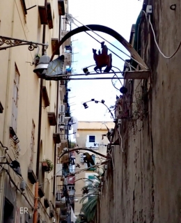 Lorong di kota tua Napoli | foto: koleksi HennieOberst 