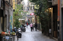 Suasana kota tua Napoli | foto: pixabay/ OrnaW