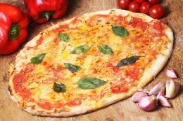 Pizza dari Napoli | foto: martinquijandria/pixabay 