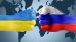  Ilustrasi bendera Ukraina dan Rusia. Presiden Ukraina Pertama Petro Poroshenko Akhiri Persahabatan dengan Rusia Foto: via Inews.