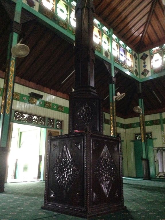 Image: Tiang utama Masjid Sultan Suriansyah (Photo by Merza Gamal)