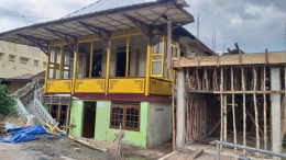 Rumah peninggalan kakek yang tengah direnovasi oleh bibi saya | Dokpri