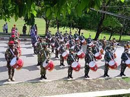 Gelar pasukan drum band menyambut kedatangan Presiden Jokowi di Kabupaten Belu (sumber foto: Media Kupang)