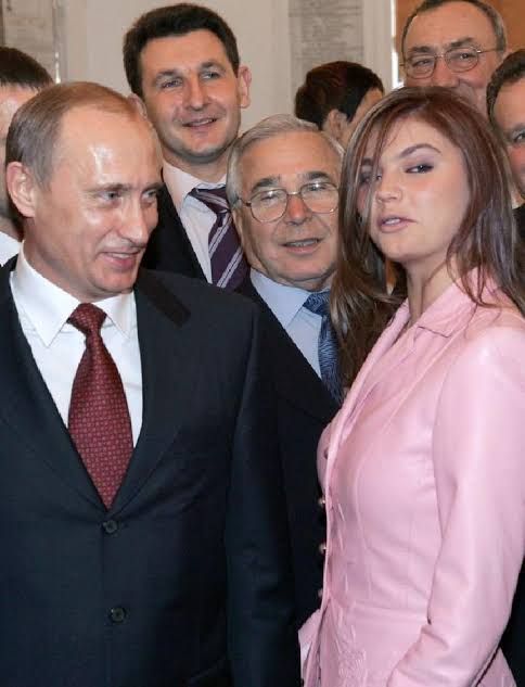 Alina Kabaeva yang dikabarkan sebagai kekasih Putin (pic: tempo.co)
