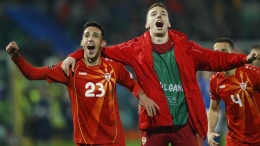 Selebrasi pemain Makedonia Utara usai mengalahkan Italia/foto: UEFA.com