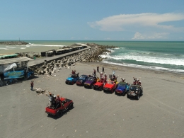 Wisata Jeep dan Keindahan Pantai Glagah, Foto: Haidar