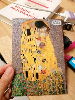 Oleh-oleh kartu pos lukisan Gustav Klimt, 