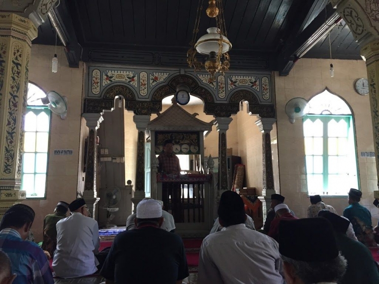 Image: Mimbar Masjid Raya Pangkalan Koto Baru kembaran dengan Masjid Raya Pasar Bawah Pekanbaru (by Merza Gamal)