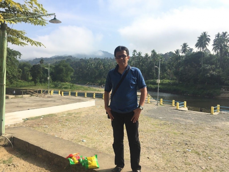 Image: Kakek Merza di bekas Pelabuhan di sisi Masjid Raya Pangkalan Koto Baru