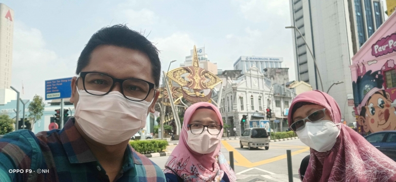 Berfoto di Kawawan Kasturi Walk, KL. Foto: Nurul Hidayat