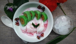 Es Pisang Ijo siap disajikan untuk menu berbuka di bulan Ramadan. | Foto: Wahyu Sapta.