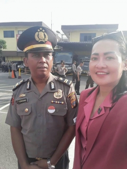 Dok Iptu Irwanta Sembiring SH MH Bersama Ibu Bhayangkari Jenni Perangin-angin