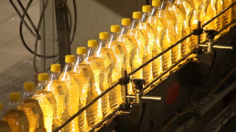 Produksi minyak goreng, Foto: youtube fakta populer